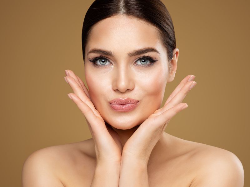 rejuvenecer el rostro con rellenos dérmicos y neuromoduladores