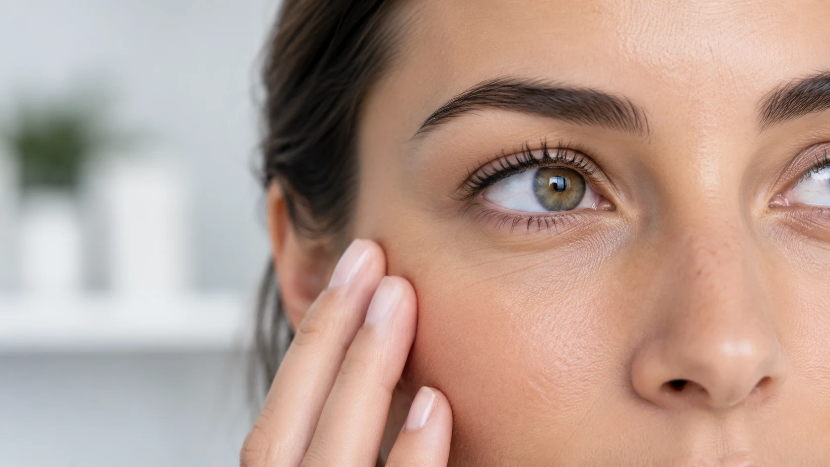 Contorno de ojos y resultados naturales del tratamiento de ojeras
